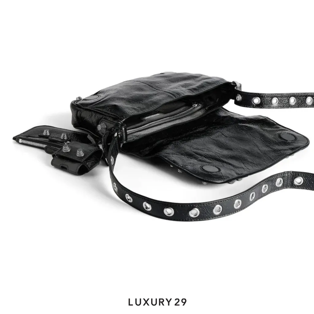 Balenciaga Le Cagole XS Crossbody Bag Black(Small, Black)
