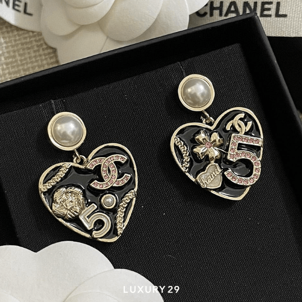 Chanel Pendant earrings(Free Size, Black)