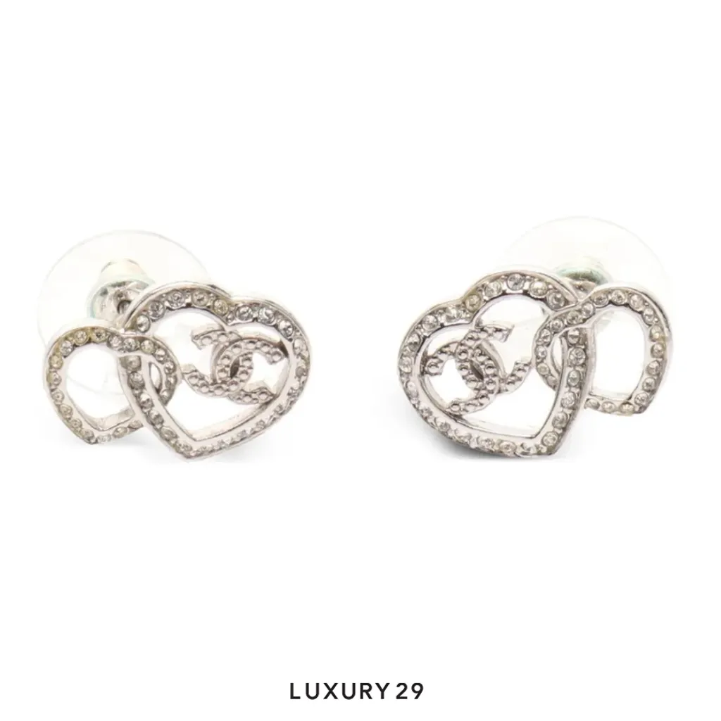 Chanel heart stud earrings with a crystal-encrusted(Free Size, Silver)