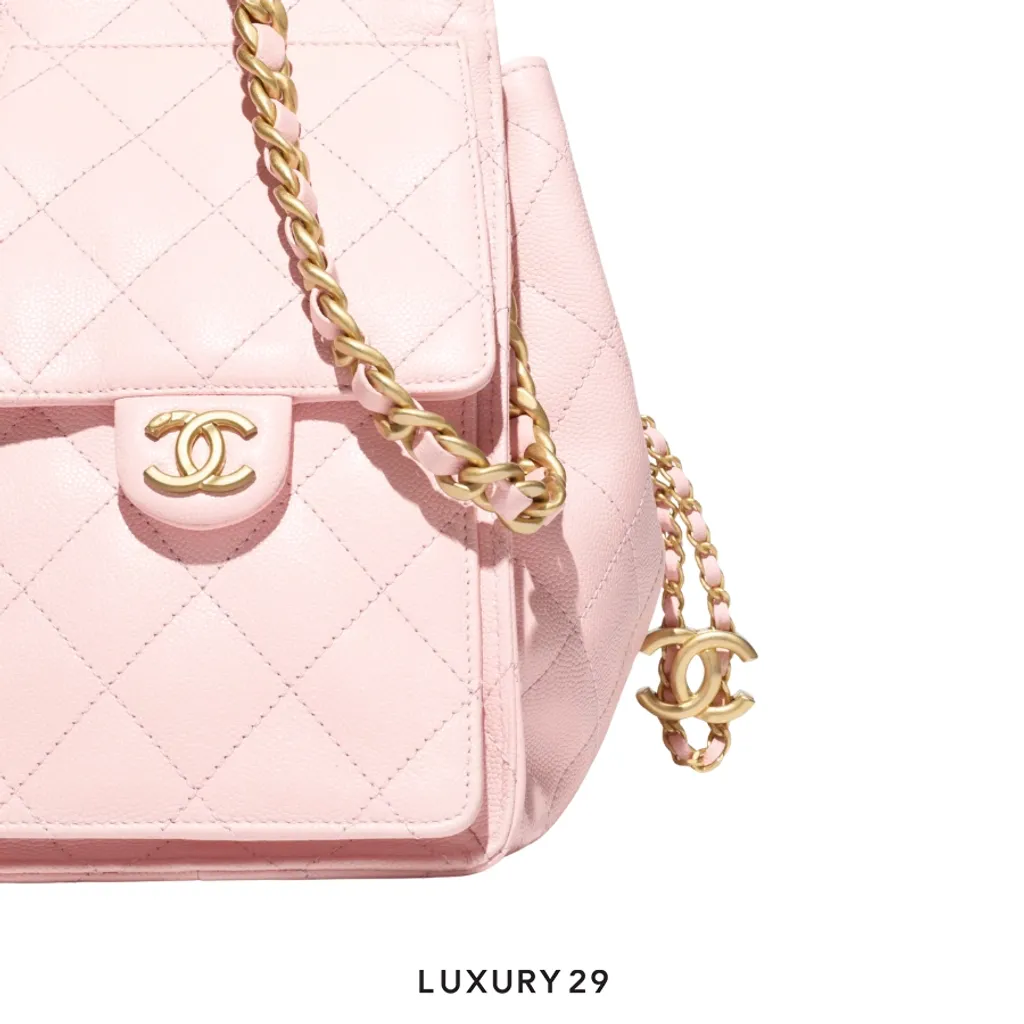 Chanel 25 Small Handbag Grained Calfskin & Gold-Tone Metal Light Pink(Small, Pink)