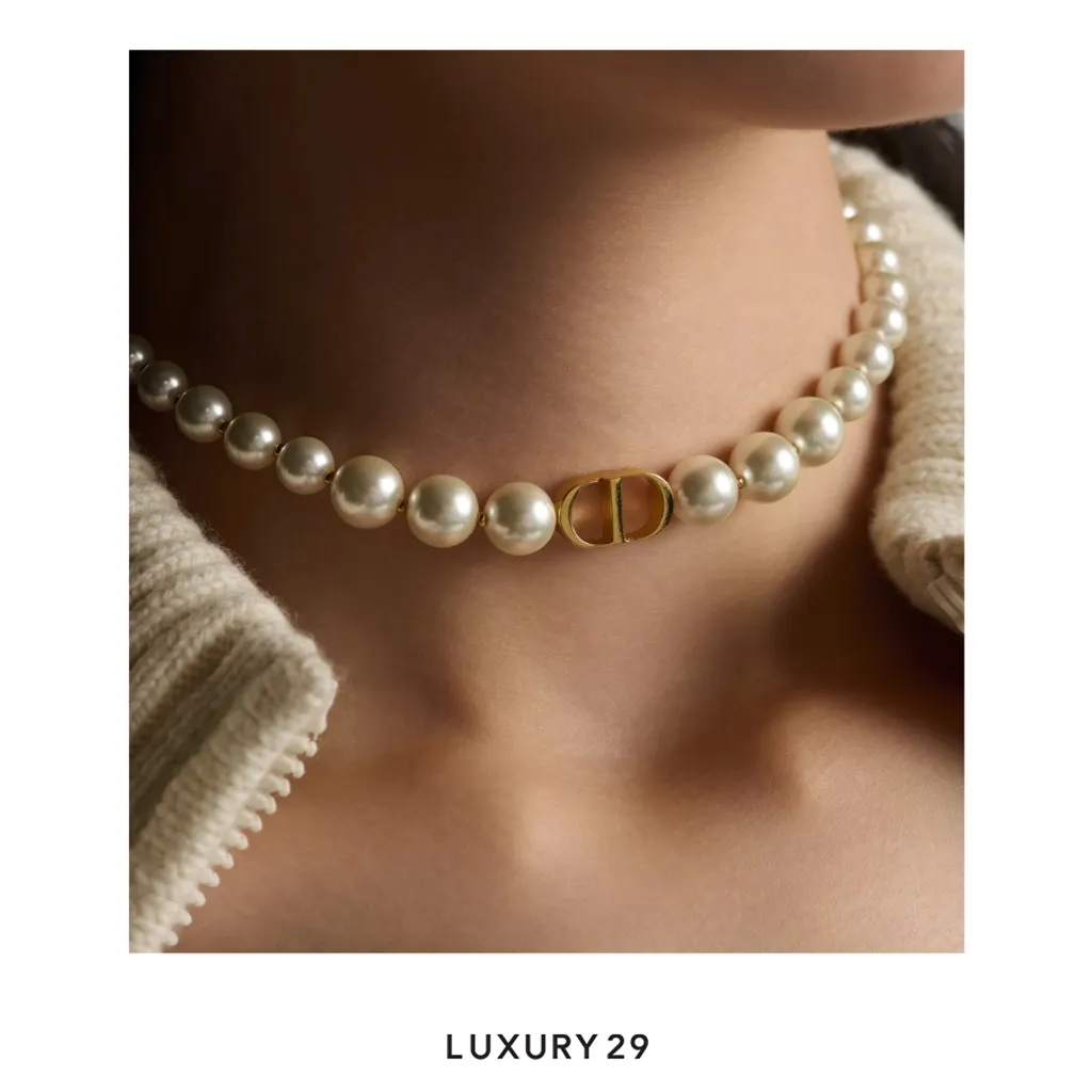 Dior 30 Montaigne Short Necklace Gold-Finish Metal and White Resin Pearls(Free Size, White)