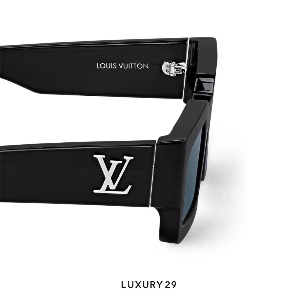 Louis Vuitton LV Clash Low Square Sunglasses(Free Size, Black)