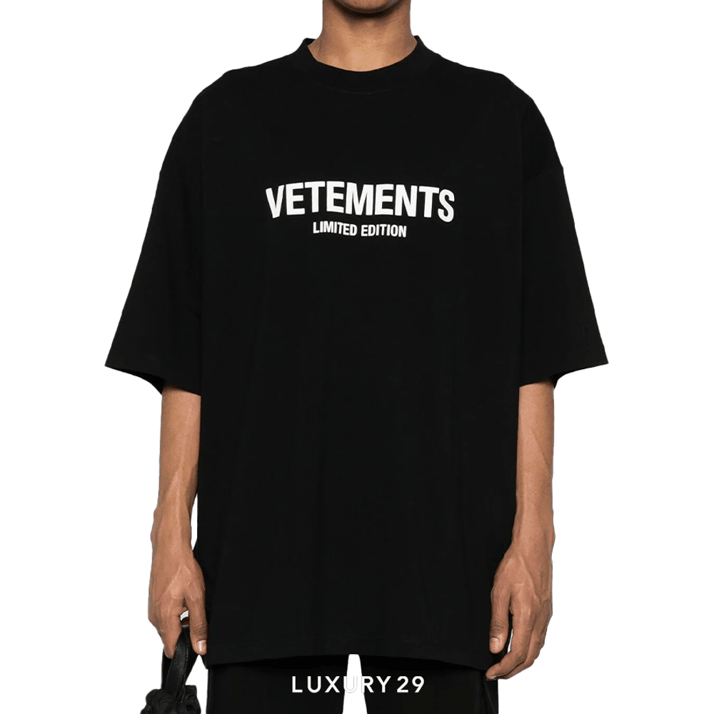 VETEMENTS logo-print cotton T-shirt