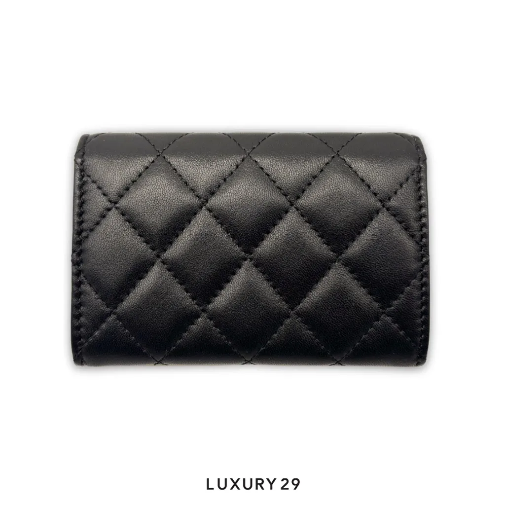 Chanel Lambskin Pearl Enamel Quilted Flap Card Holder Black(Small, Black)