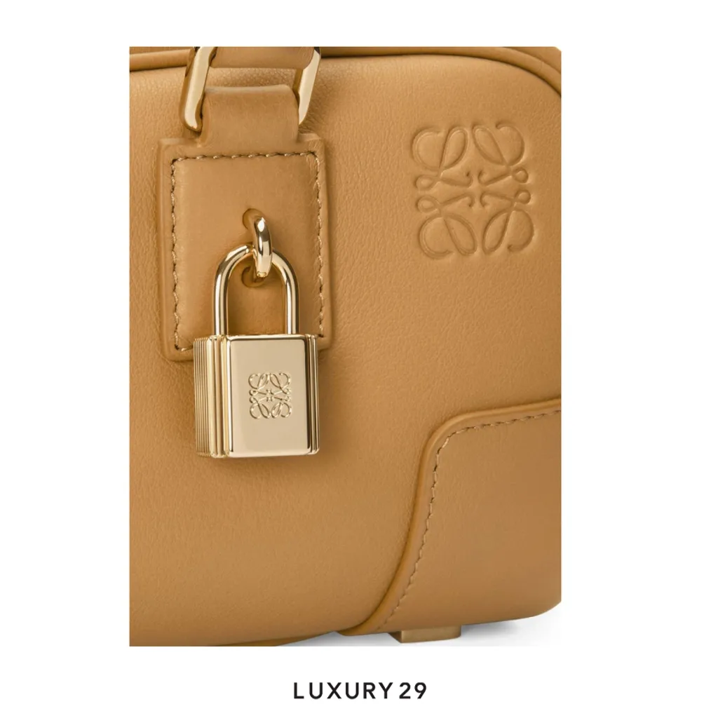 Loewe Amazona 23 Bag in Nappa Calfskin(Small, Brown)