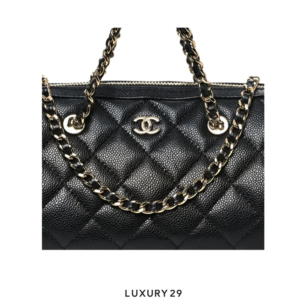 Chanel Caviar Quilted Barrel Clutch With Chain Black(Small, Black)