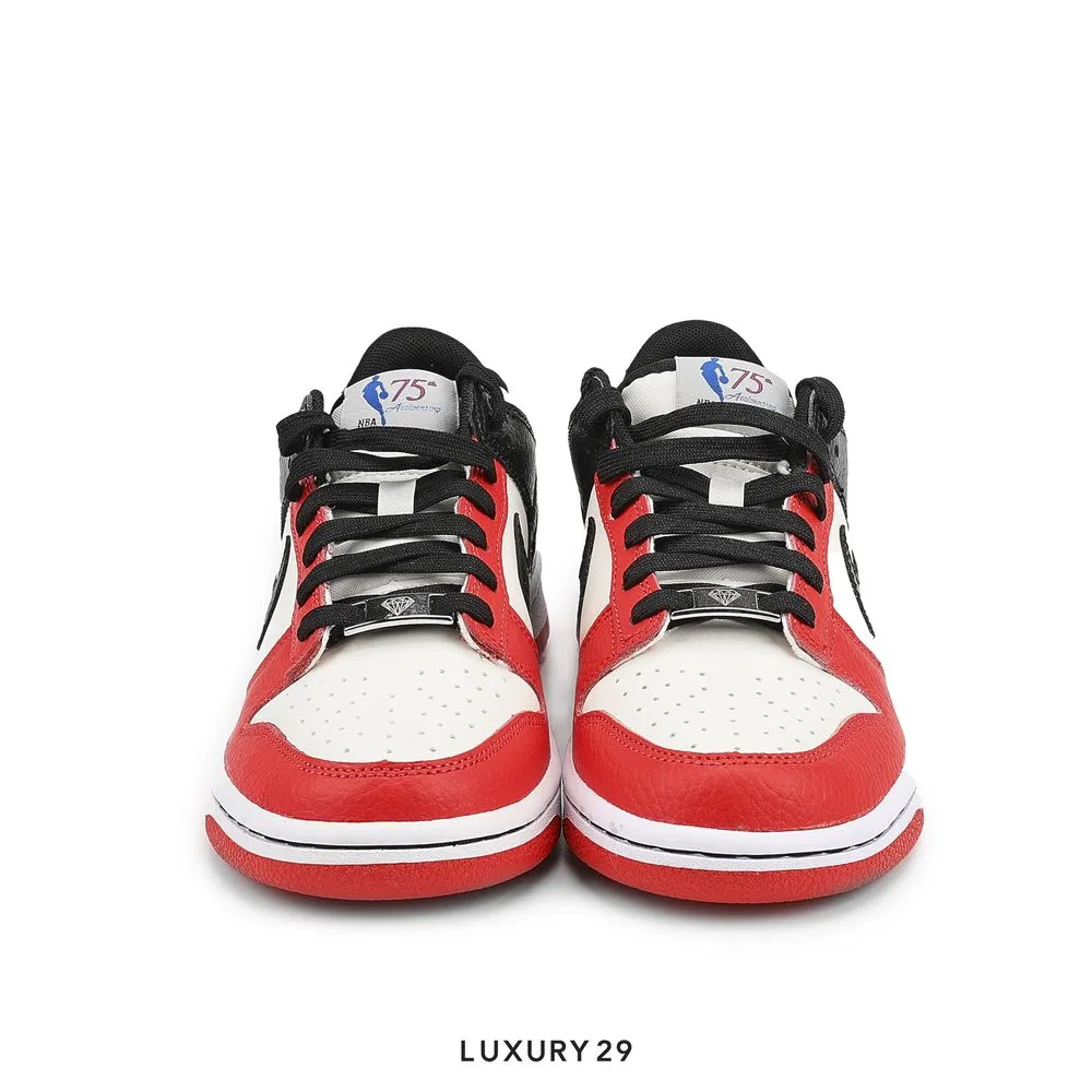 Nike Dunk Low EMB NBA 75th Anniversary Chicago (GS)(W)(37.5, Red)
