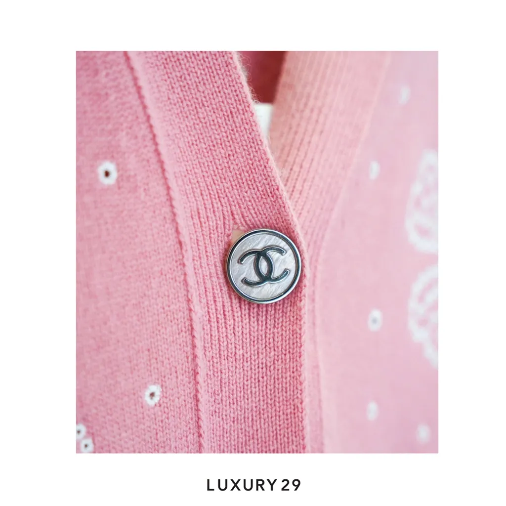 Chanel PINK KNIT T SHIRT WITH BUTTONS + CC logo all over with flowers(M, Pink)