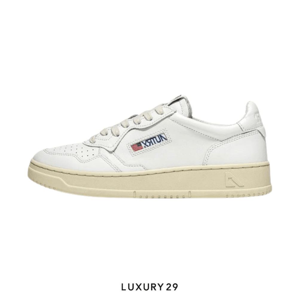 AUTRY SNEAKERS WOMAN MEDALIST LOW SNEAKERS IN LEATHER WHITE(M)(40, White)
