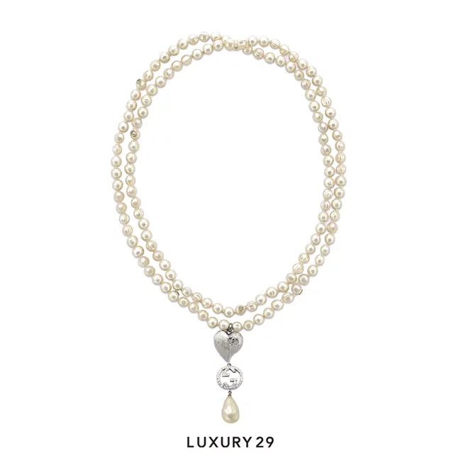 Gucci Necklace with Interlocking G in cream glass pearls