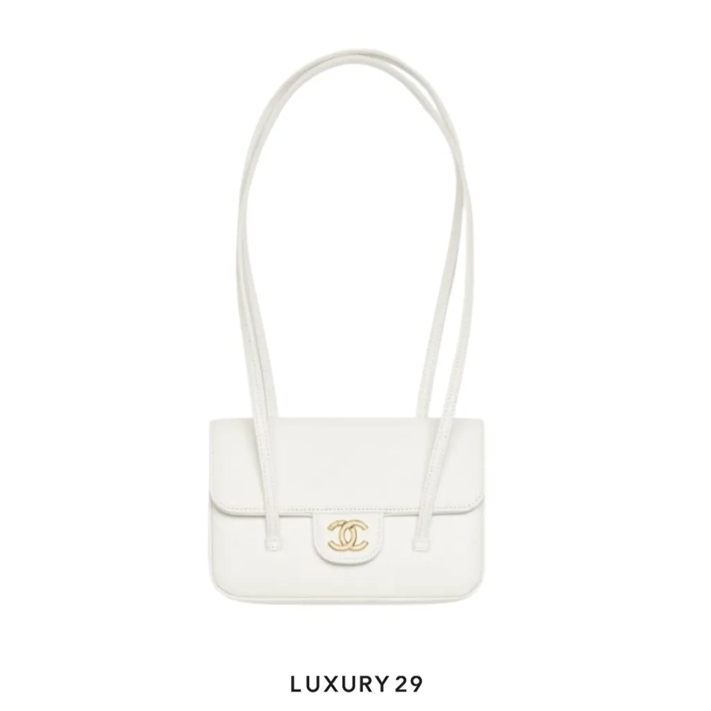 Chanel 26 Clutch Mini Preppy Coco Flap Bag Grained Shiny Calfskin & Gold-Tone Metal White(Mini, White)