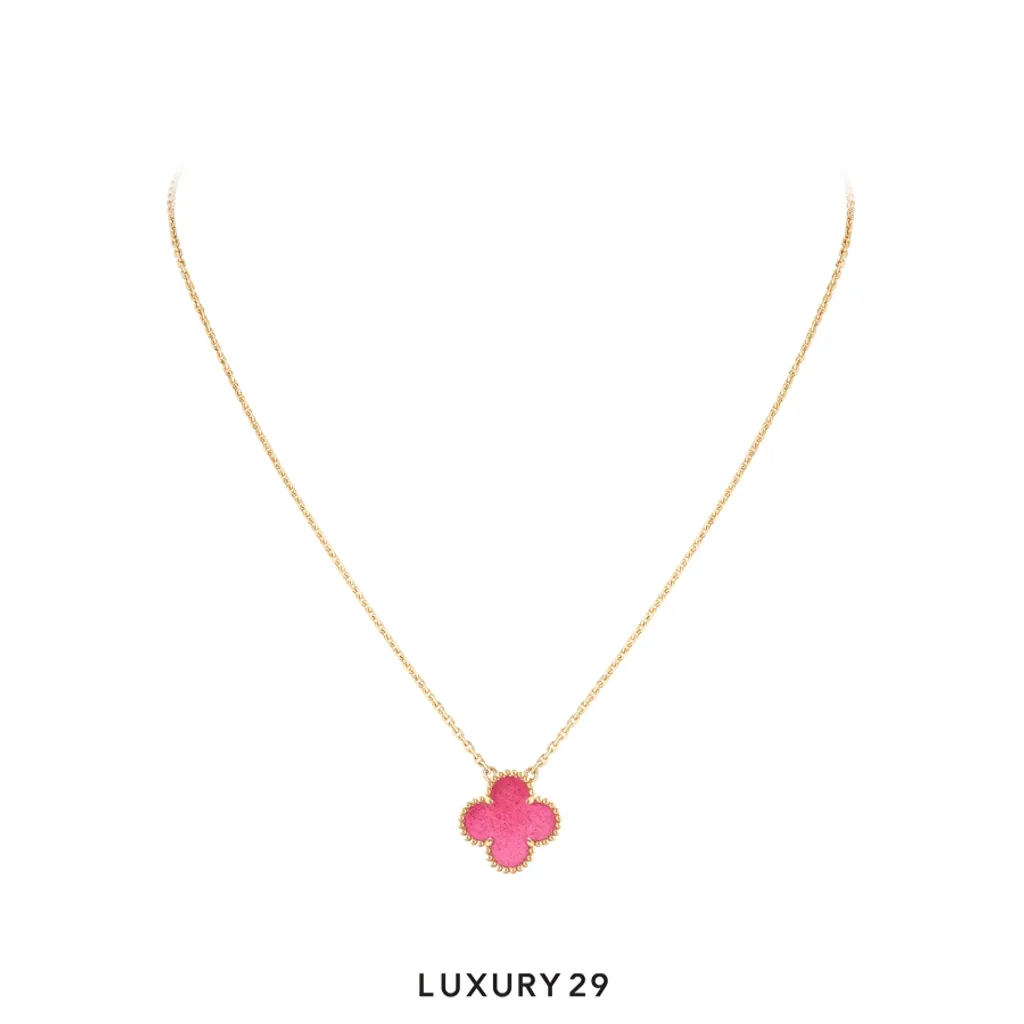 Van Cleef & Arpels Vintage Alhambra pendant, 18K yellow gold, pink enamel(Free Size, Pink)