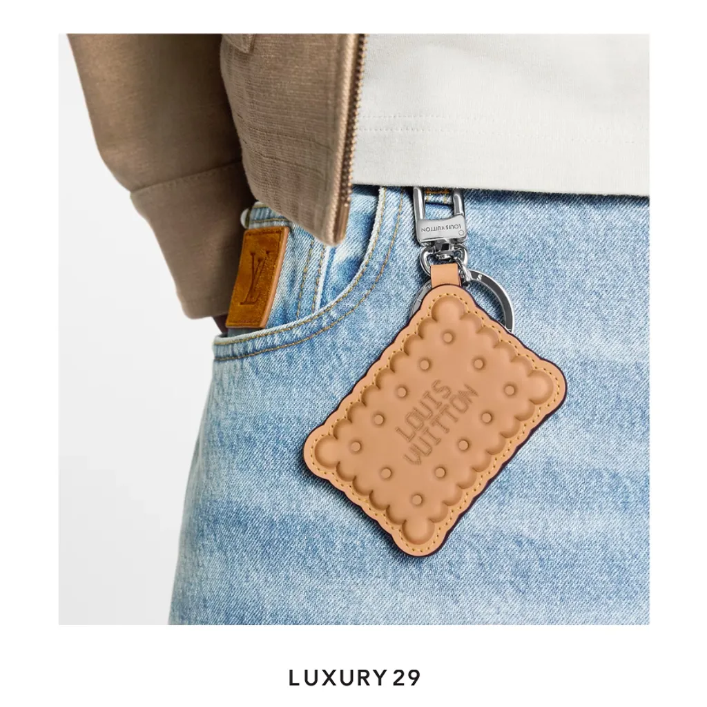 Louis Vuitton LV Biscuit Key Holder and Bag Charm Brown(Mini, Brown)