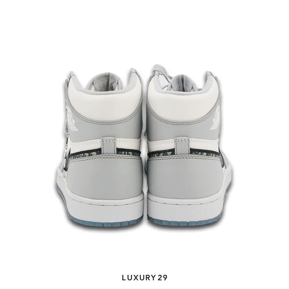 Nike Jordan 1 Retro High Dior(43, Grey)
