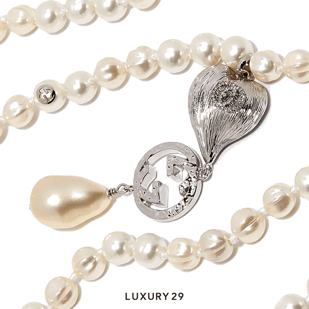 Gucci Necklace with Interlocking G in cream glass pearls(Free Size, Neutrals)