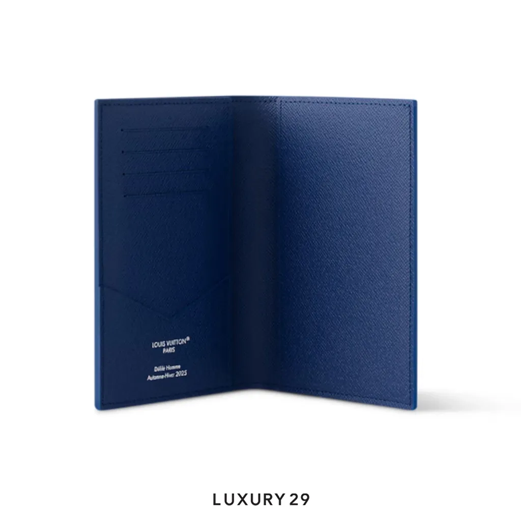 LOUIS VUITTON LV Passport cover blue
Monogram Canvas(Small, Blue)
