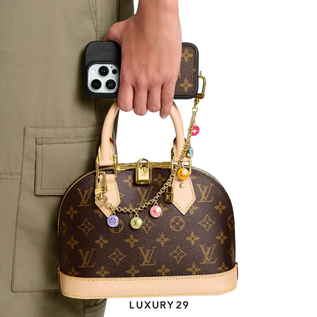 Louis Vuitton LV Confetti chain bag charm Print multicolor Gold Metal(Free Size, Multicolour)