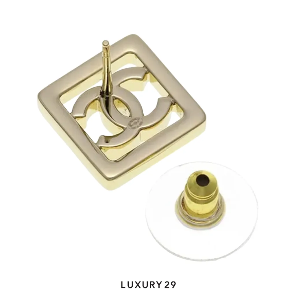 Chanel Elegant square CC logo stud earrings(Free Size, Gold)