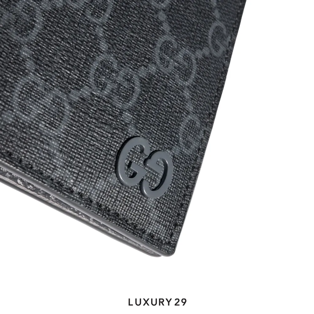 Gucci Grey interior GG passport case(Small, Black)