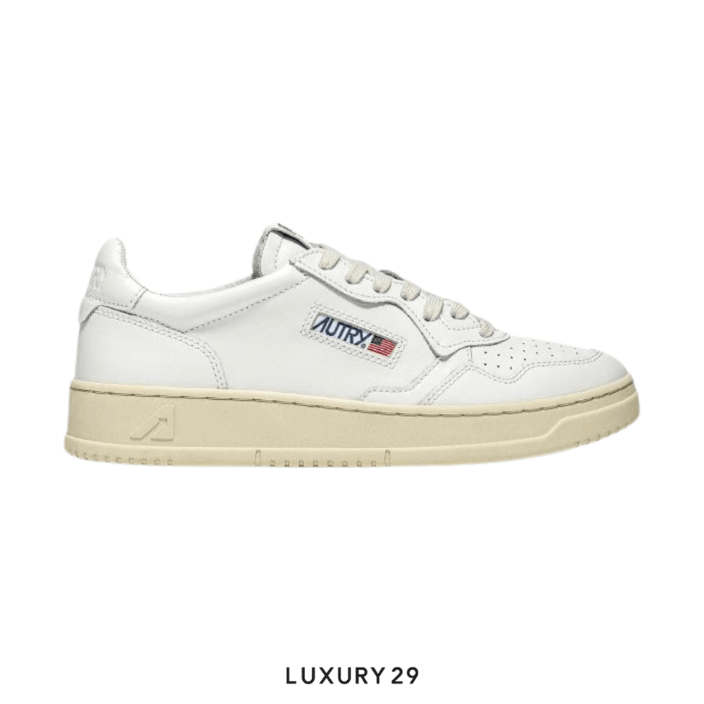 AUTRY SNEAKERS WOMAN MEDALIST LOW SNEAKERS IN LEATHER WHITE(M)(40, White)