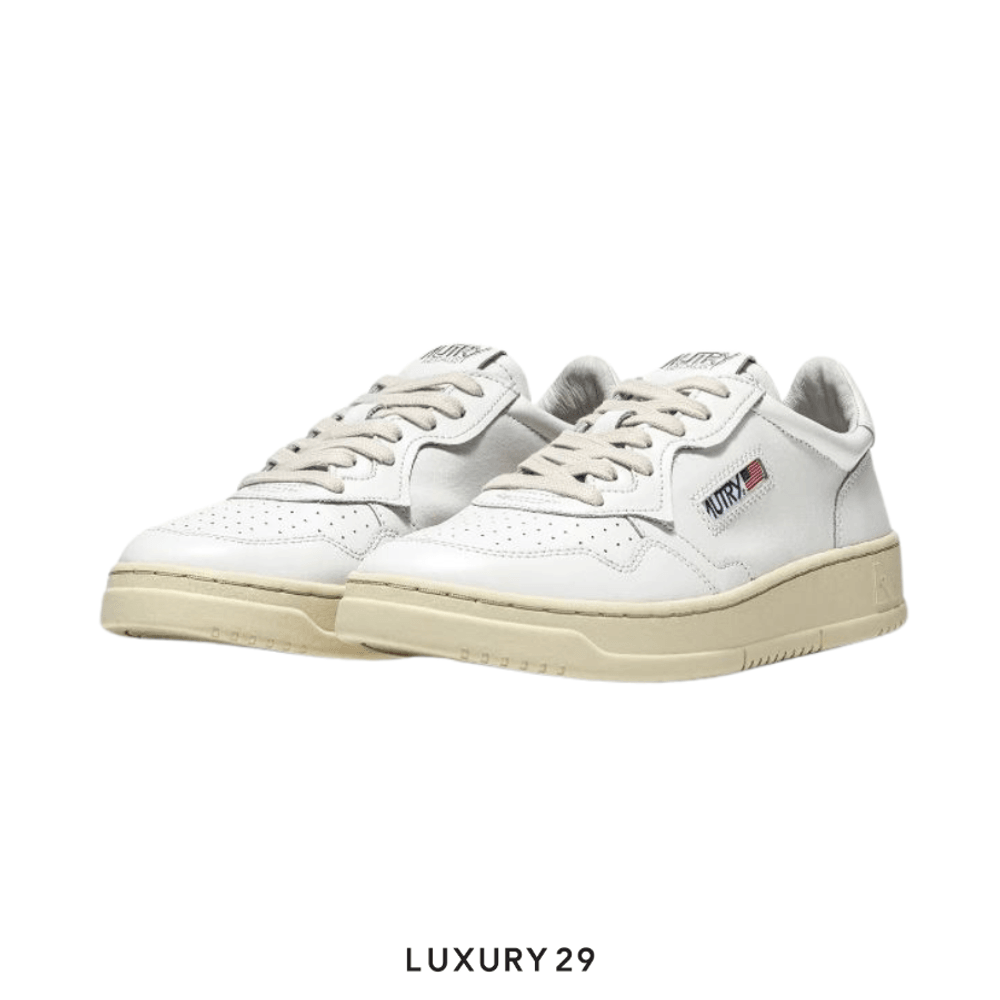 AUTRY SNEAKERS WOMAN MEDALIST LOW SNEAKERS IN LEATHER WHITE(M)(40, White)