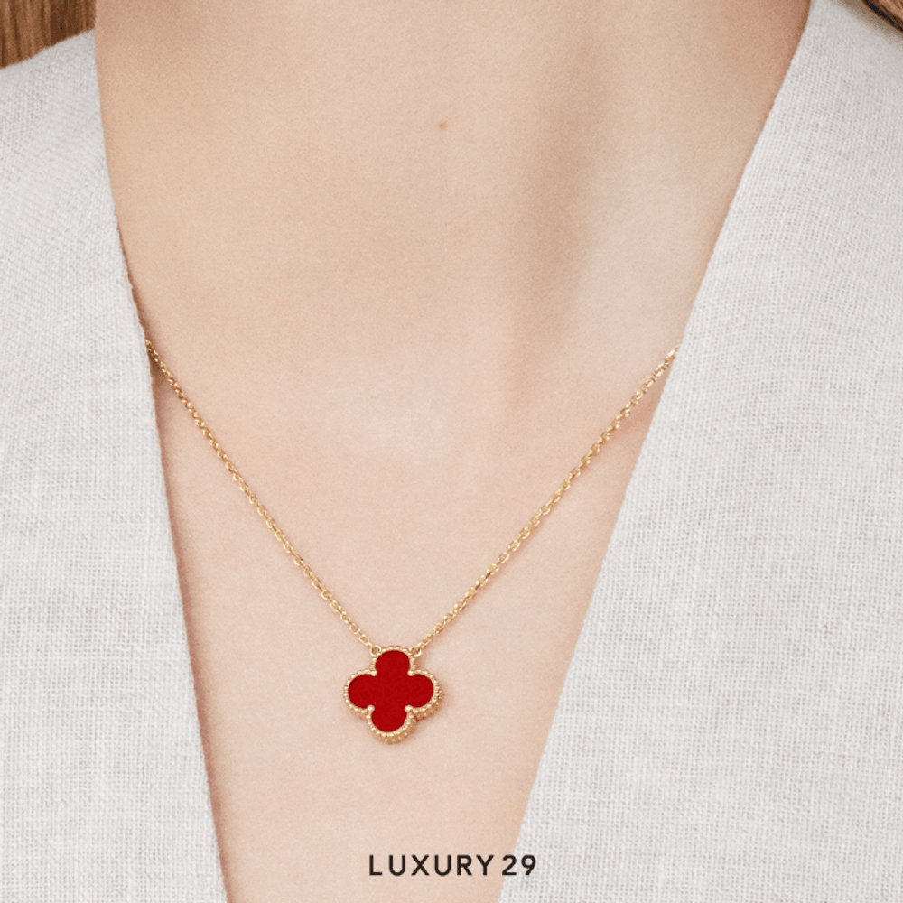 Van Cleef & Arpels Vintage Alhambra pendant, 18K yellow gold, carnelian(Free Size, Red)