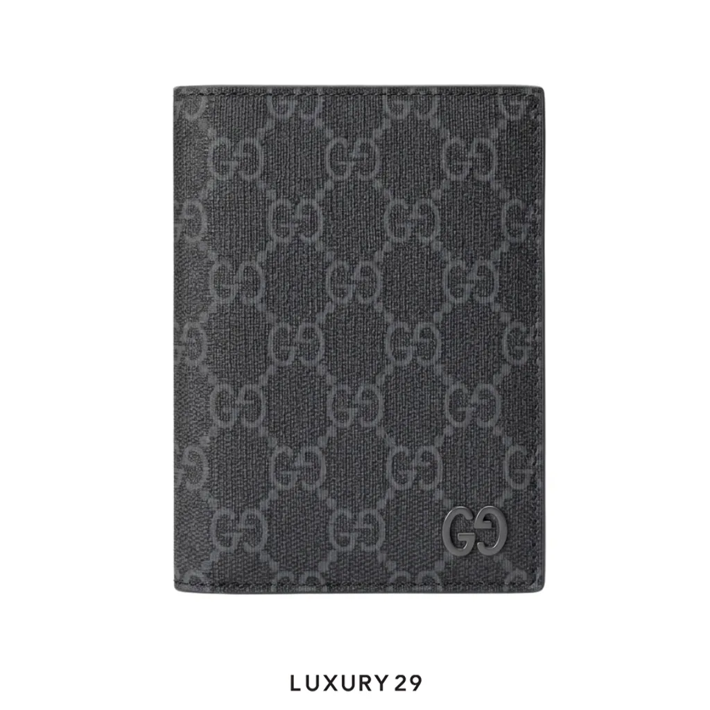 Gucci Grey interior GG passport case(Small, Black)