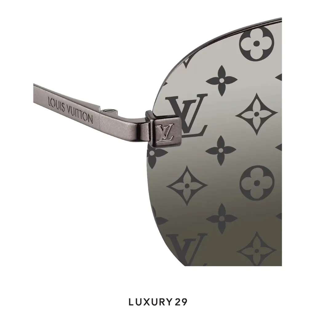 Louis Vuitton LV Clockwise Sunglasses Black(Free Size, Black)