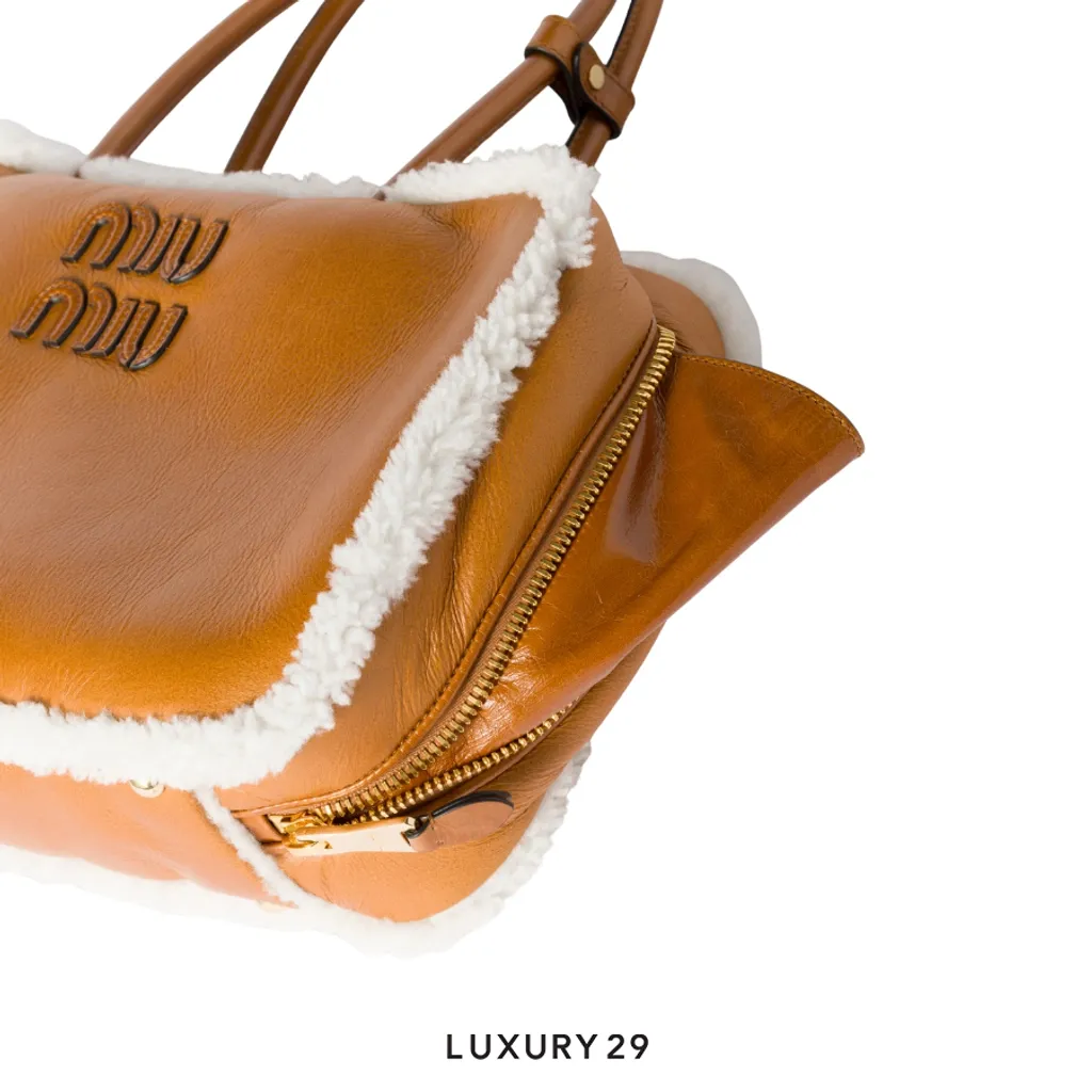 Miu Miu Beau Shearling Top-handle bag cognac/natural(Medium, Brown)